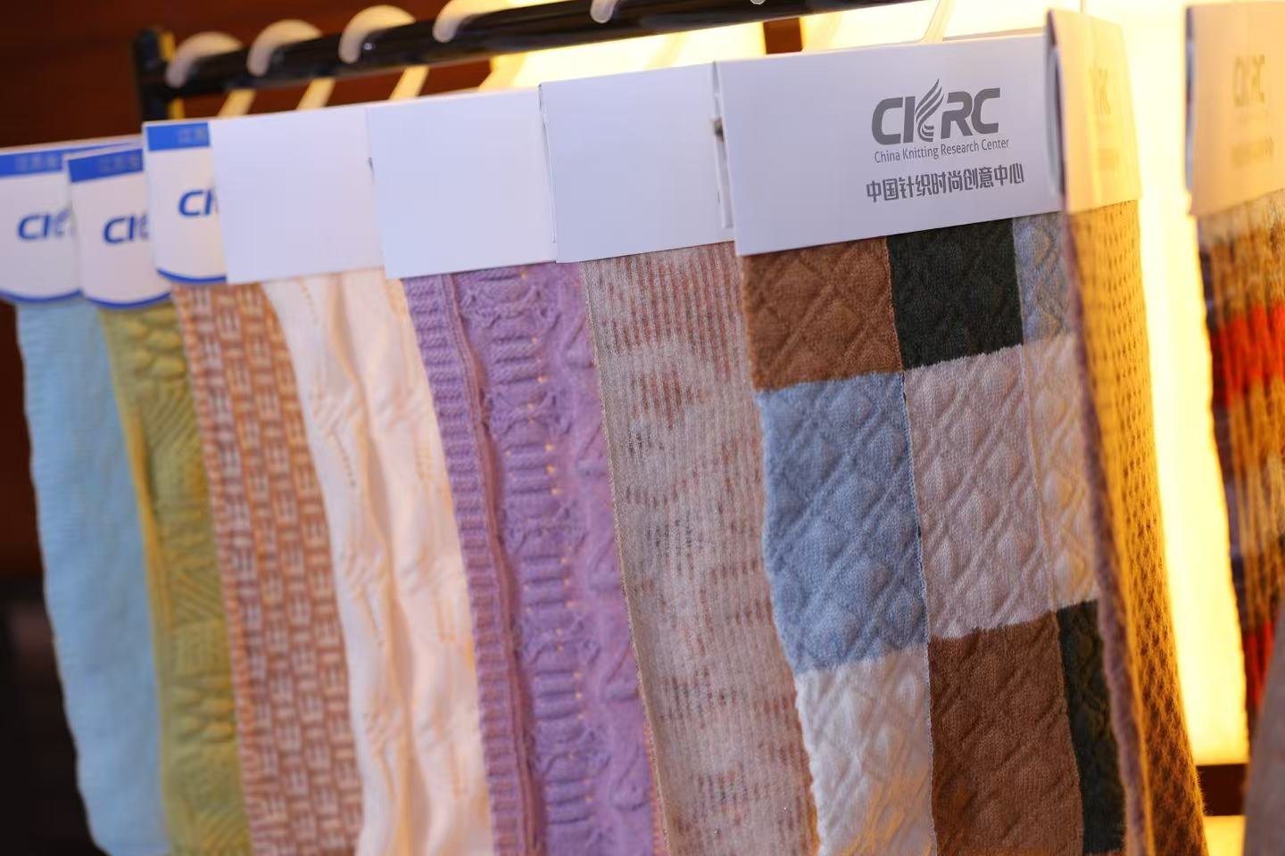 Material cards and knit fabric references